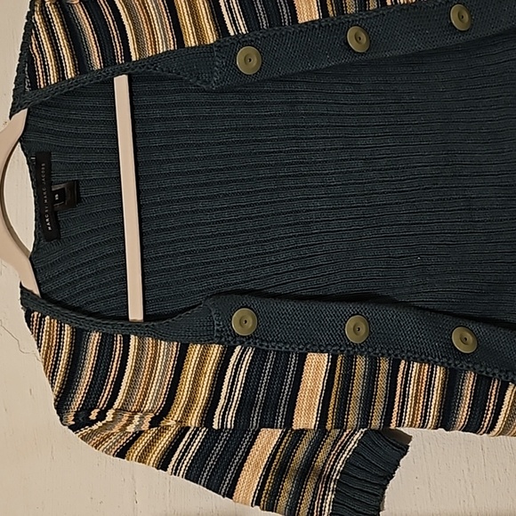 Sweater - Picture 1 of 1